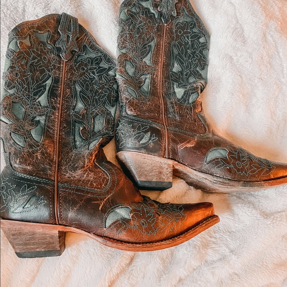 Corral women’s boots! - Picture 2 of 4